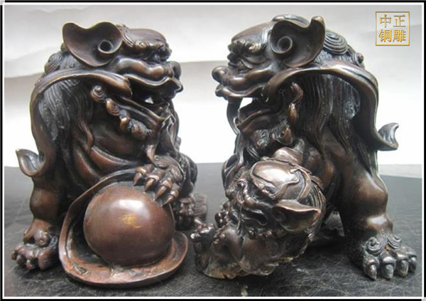 一對(duì)銅獅子擺件