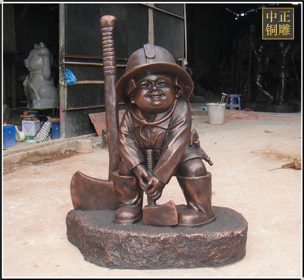 現(xiàn)代人物雕塑.jpg 現(xiàn)代人物雕塑.jpg