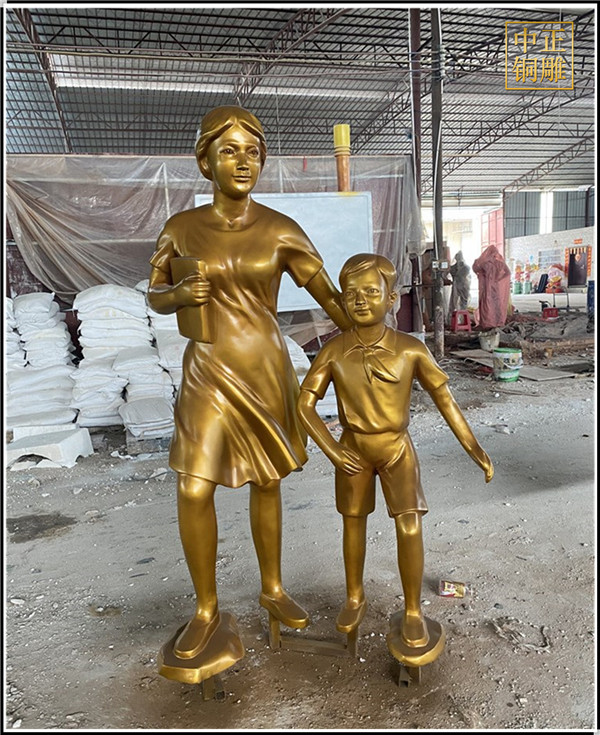 師生情誼校園雕塑