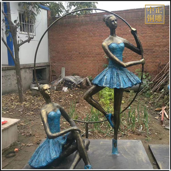 學(xué)校舞者雕塑