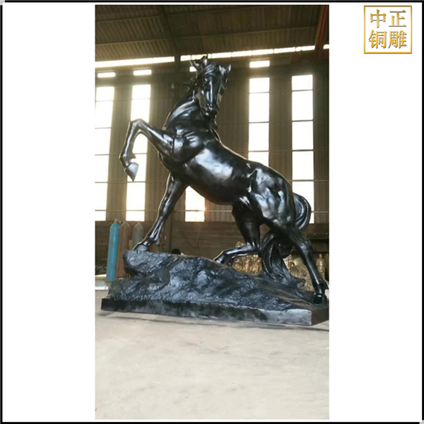 戶(hù)外銅馬雕塑制作