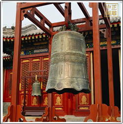 寺院大殿銅鐘