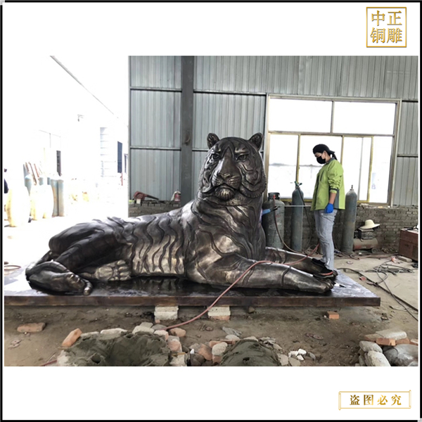 大型景區(qū)老虎銅雕塑.jpg 大型景區(qū)老虎銅雕塑.jpg