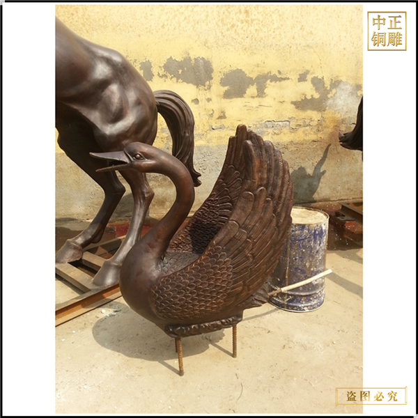草坪商場(chǎng)銅天鵝擺件