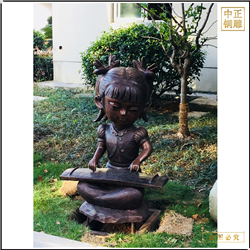 小女孩彈鋼琴銅雕