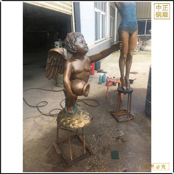 美術(shù)學院西方人物擺件