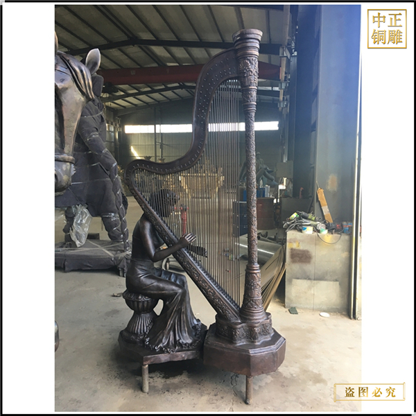 室外美女彈音樂(lè)銅雕塑鑄造