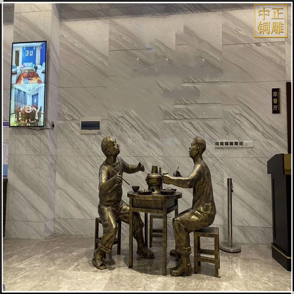 火鍋店門(mén)口迎賓人物銅雕塑