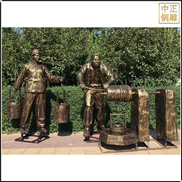 男子打水人物銅雕塑.jpg 男子打水人物銅雕塑.jpg