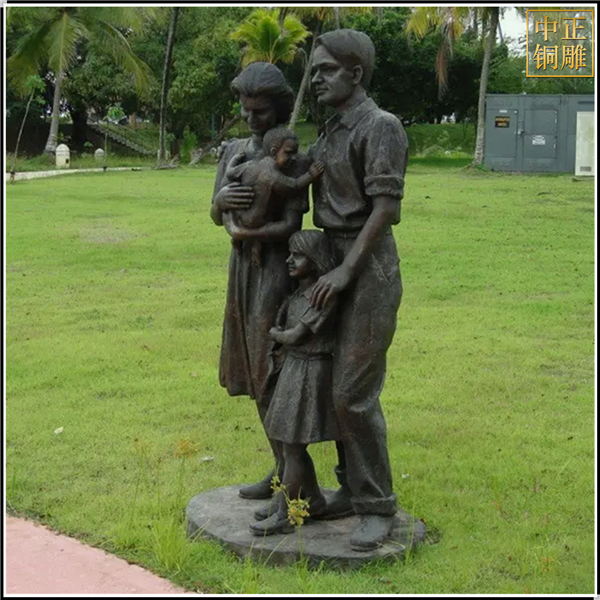 現(xiàn)代一家四口園林人物雕塑.jpg 現(xiàn)代一家四口園林人物雕塑.jpg